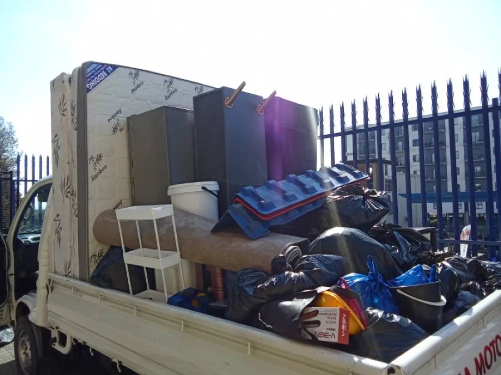 A loaded bakkie on a real SHIMI move